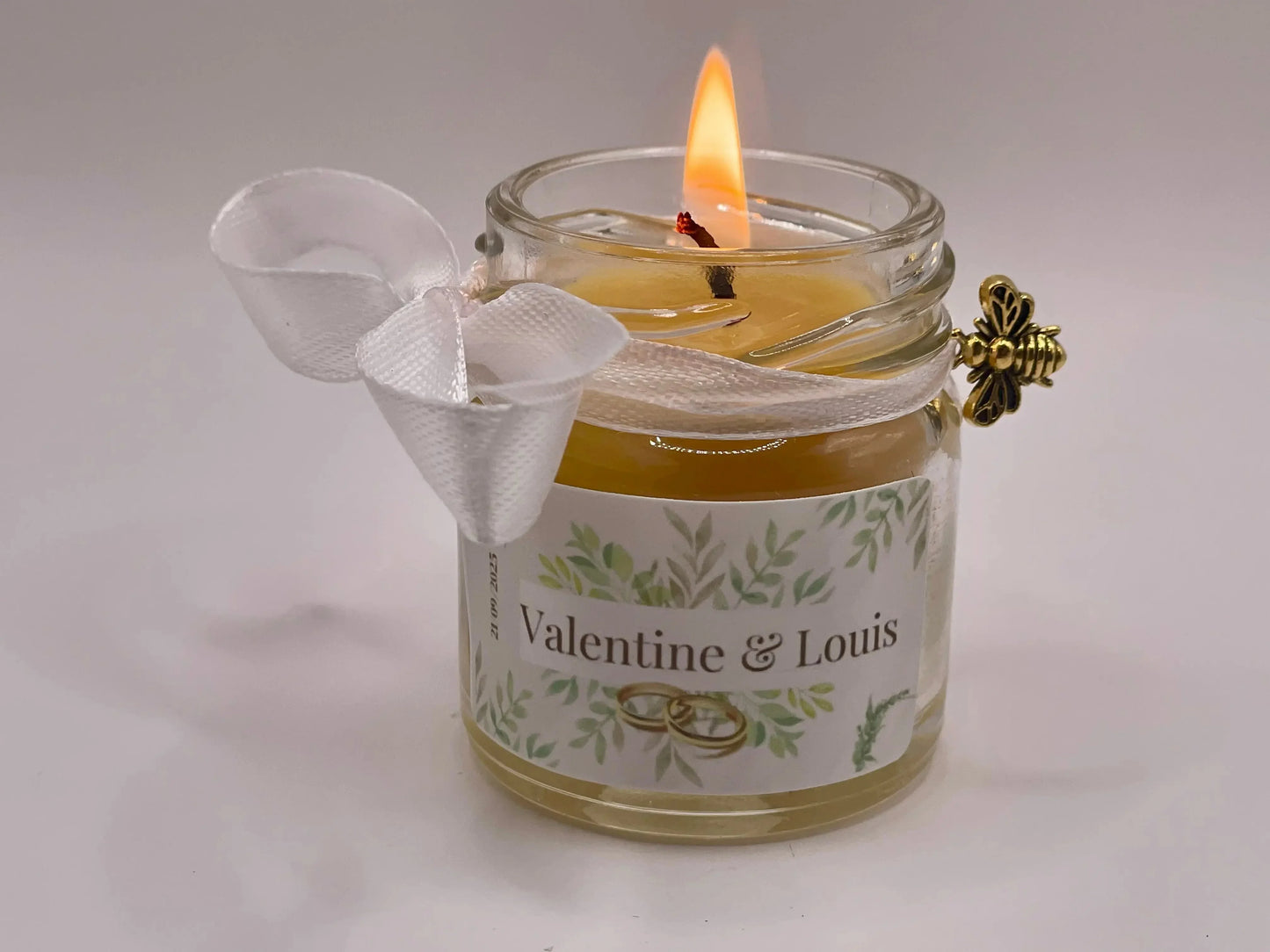 Bougie cire d'abeille personnalisée pour mariage avec ruban blanc et abeille dorée