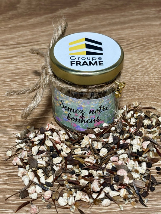 Mini pot en verre rempli de graines à semer avec étiquette "Semez notre bonheur", nœud en ficelle de jute, breloque abeille et couvercle personnalisé Groupe FRAME.
