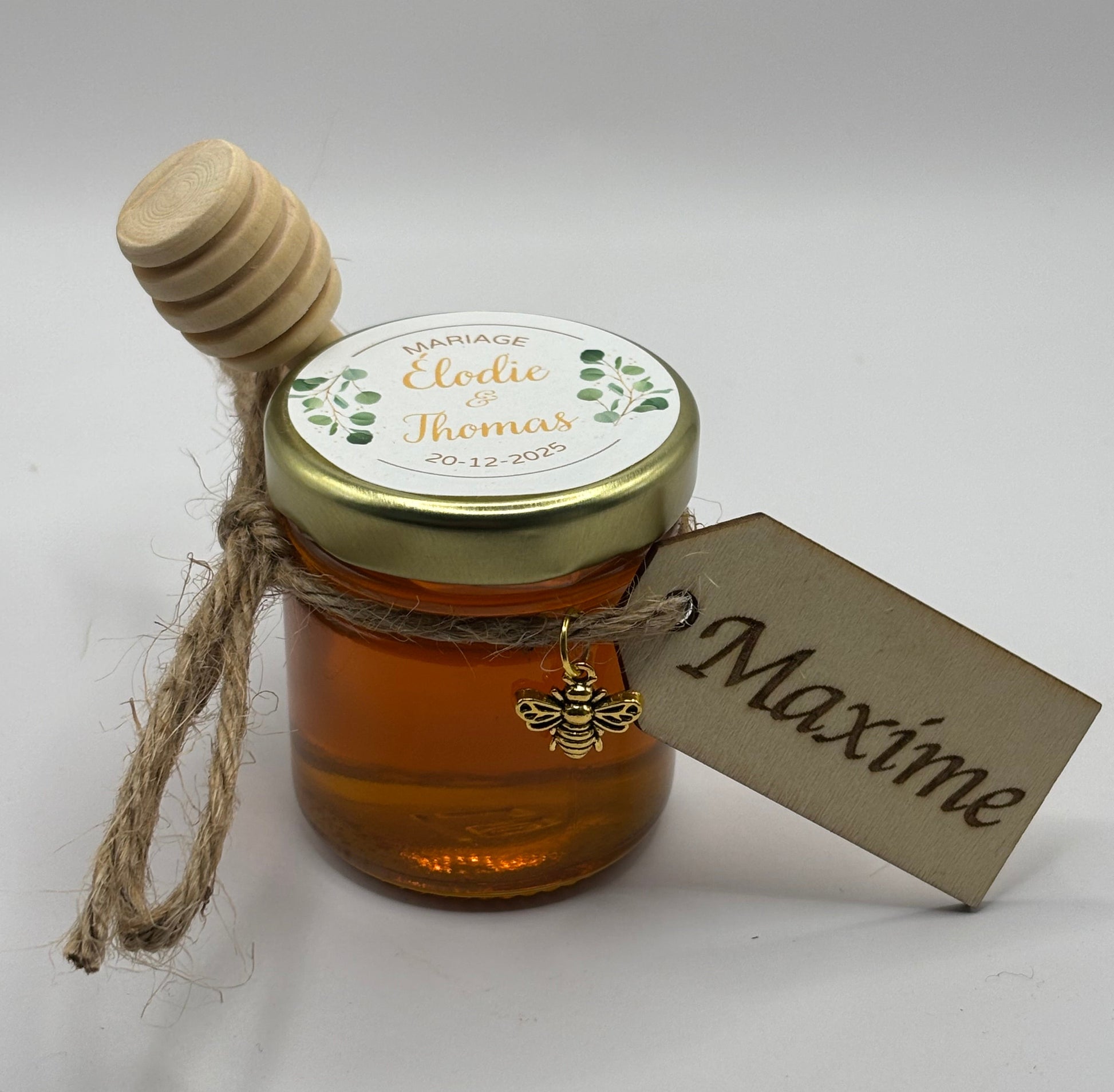 Marque place en bois personnalisé. Gravure laser de chaque prénom des invités - Apidelice